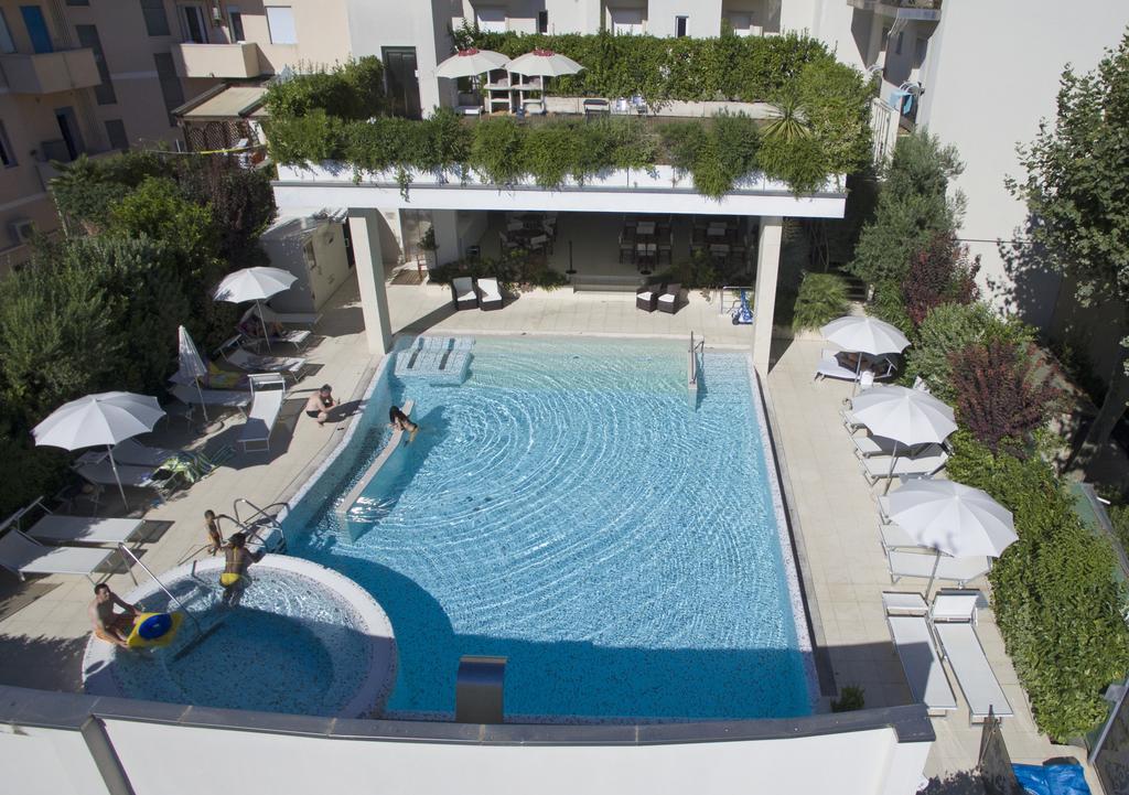 Hotel Byron ริมินี ภายนอก รูปภาพ