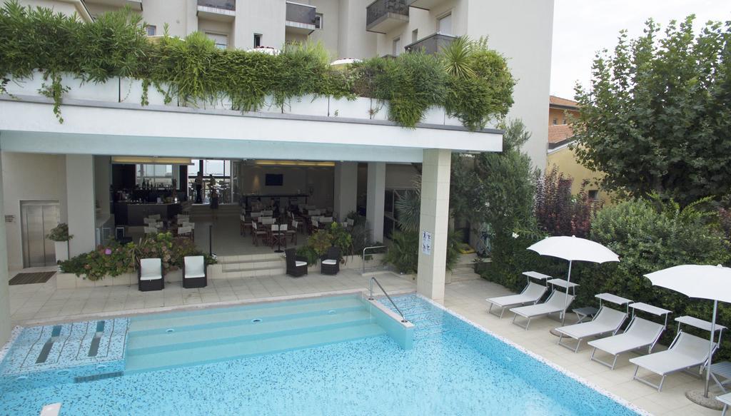 Hotel Byron ริมินี ภายนอก รูปภาพ