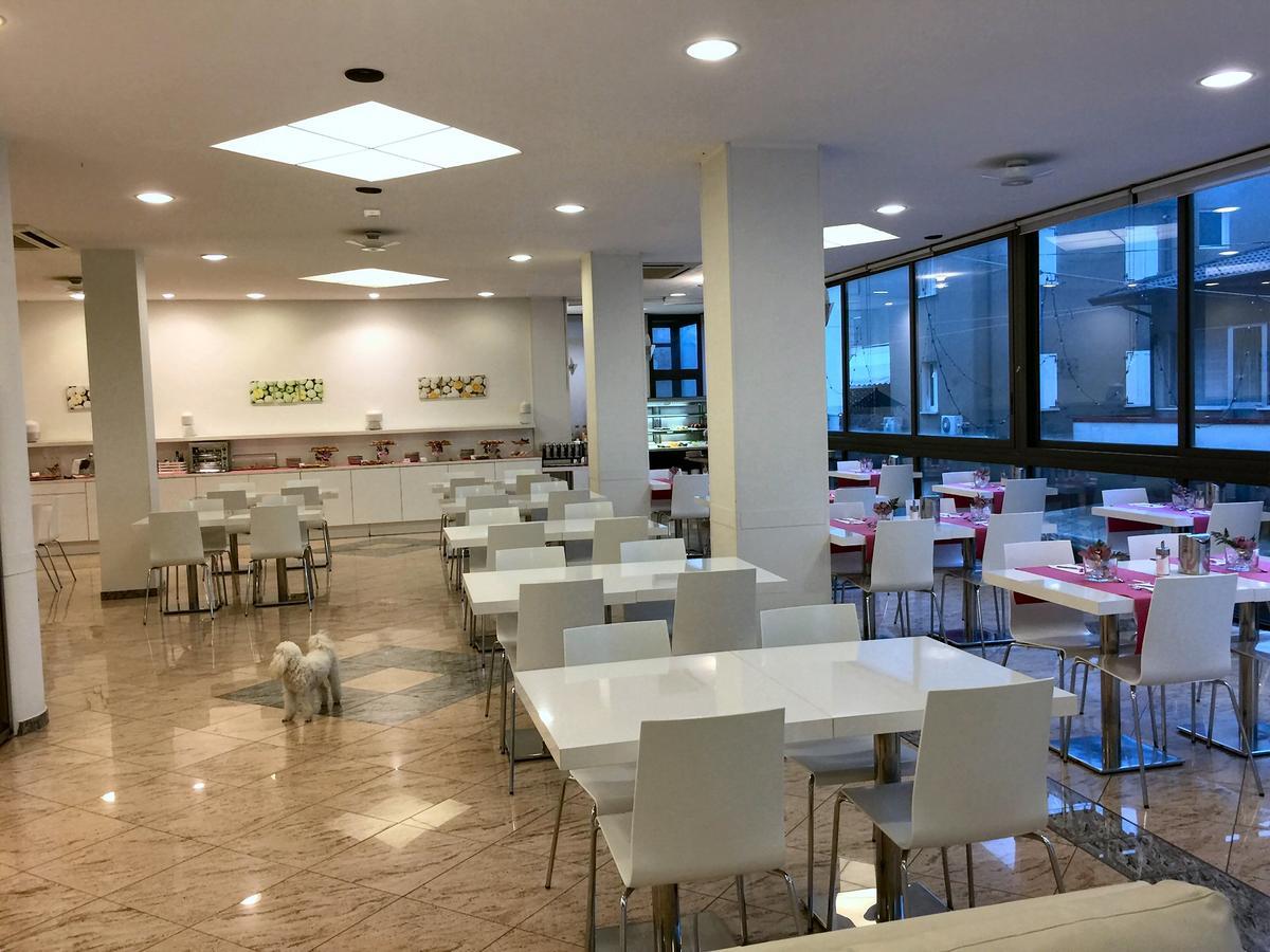 Hotel Byron ริมินี ภายนอก รูปภาพ