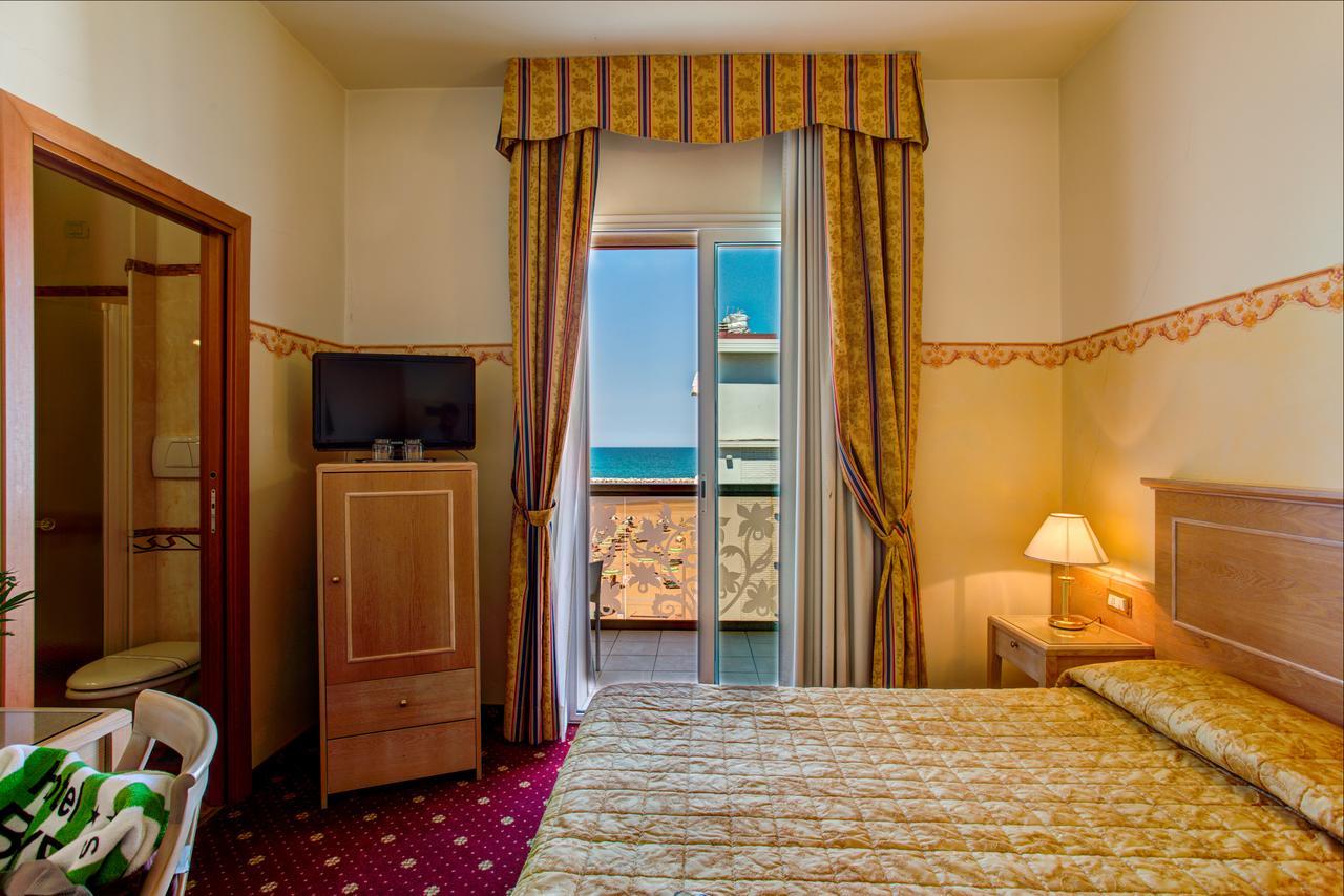 Hotel Byron ริมินี ภายนอก รูปภาพ