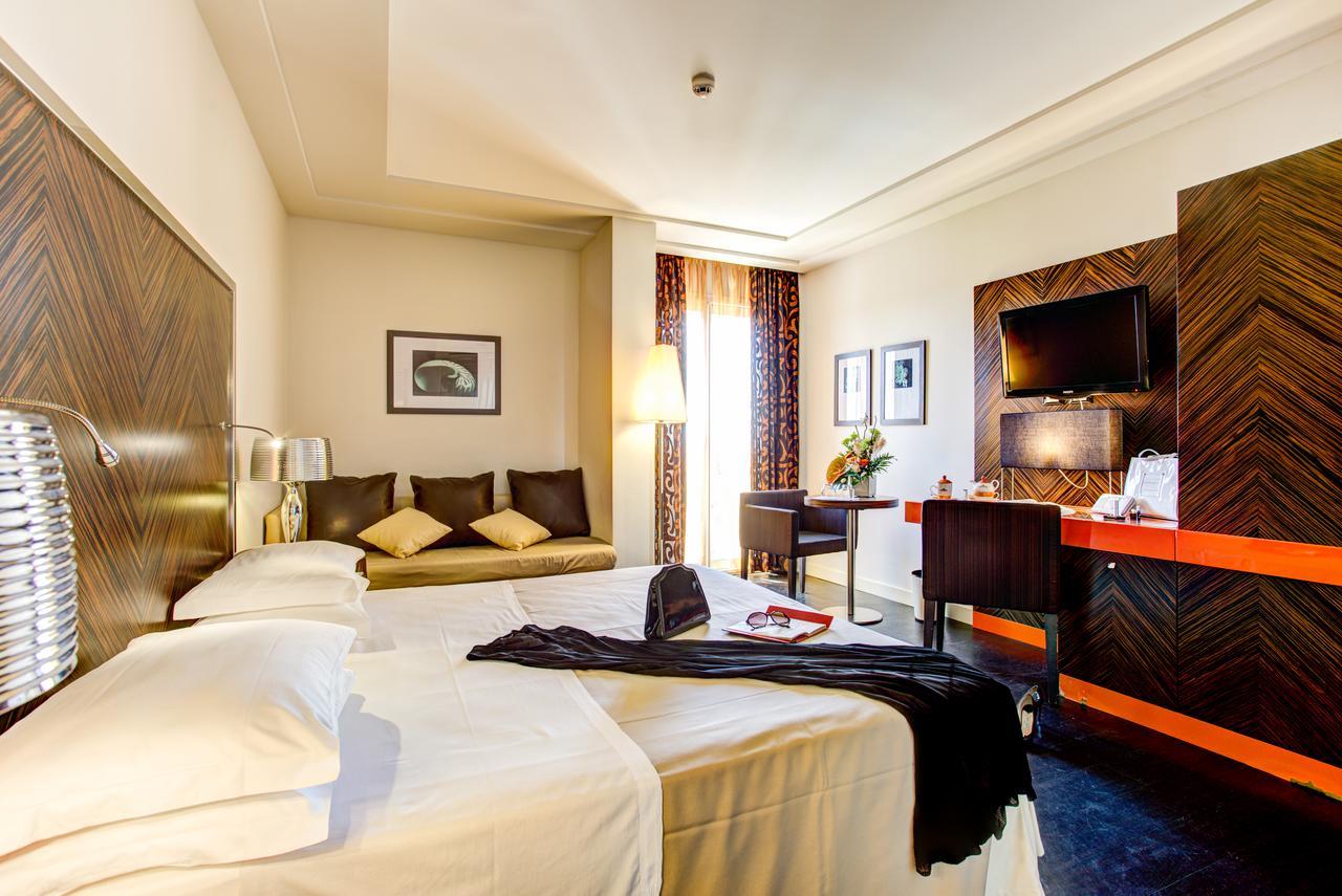 Hotel Byron ริมินี ภายนอก รูปภาพ