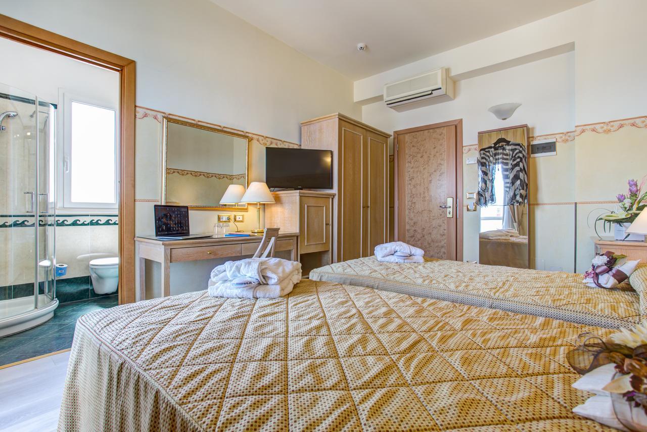 Hotel Byron ริมินี ภายนอก รูปภาพ