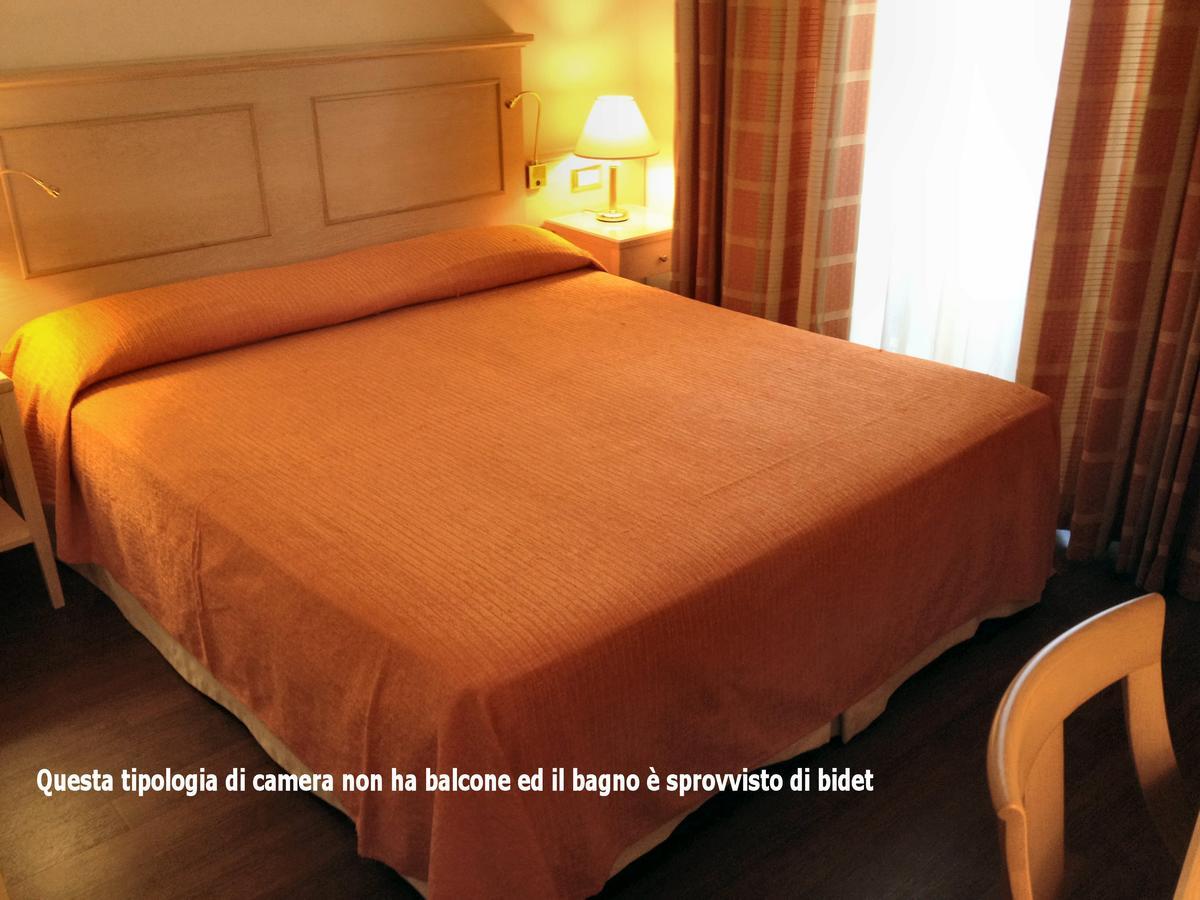Hotel Byron ริมินี ภายนอก รูปภาพ