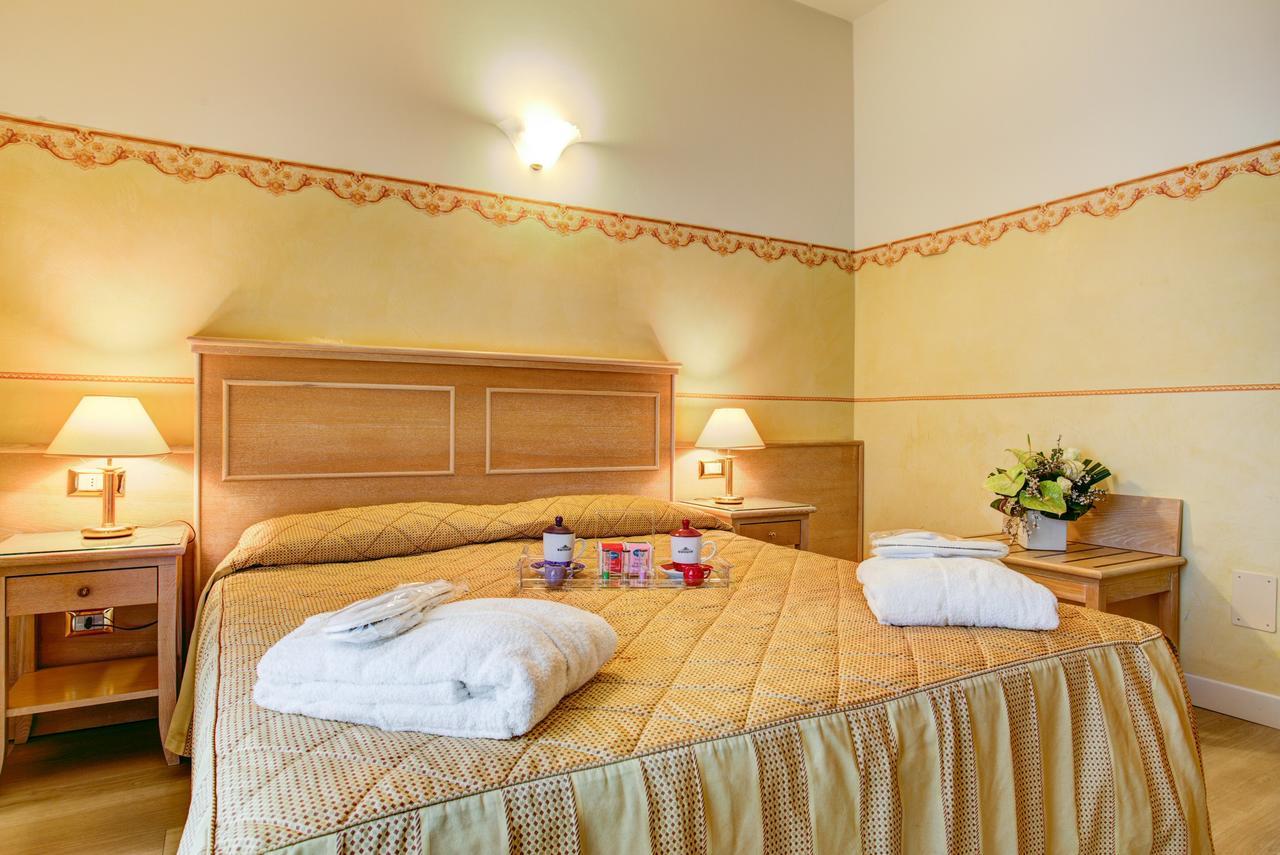 Hotel Byron ริมินี ภายนอก รูปภาพ
