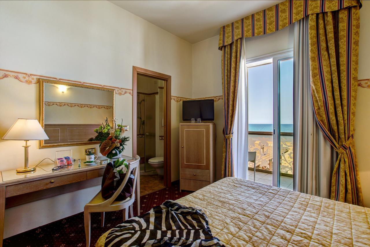 Hotel Byron ริมินี ภายนอก รูปภาพ