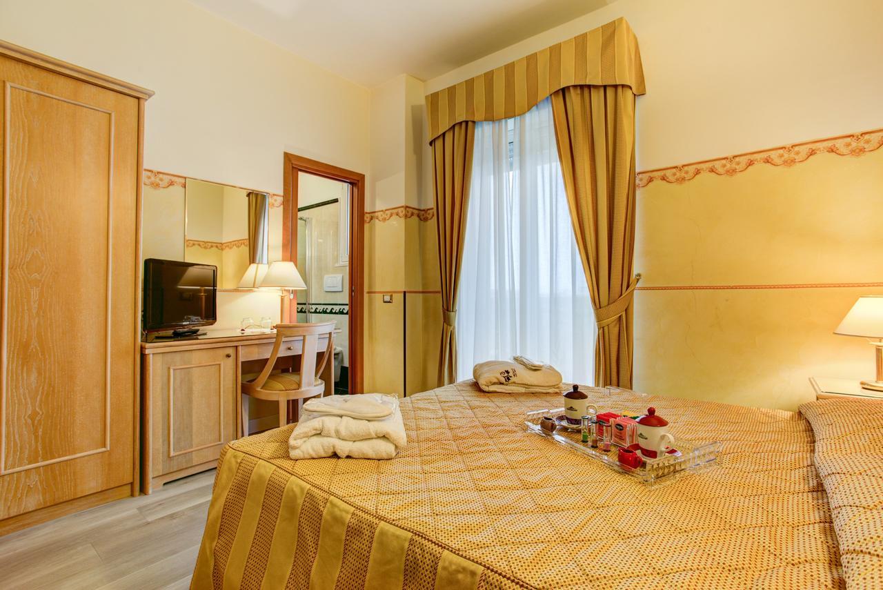Hotel Byron ริมินี ภายนอก รูปภาพ